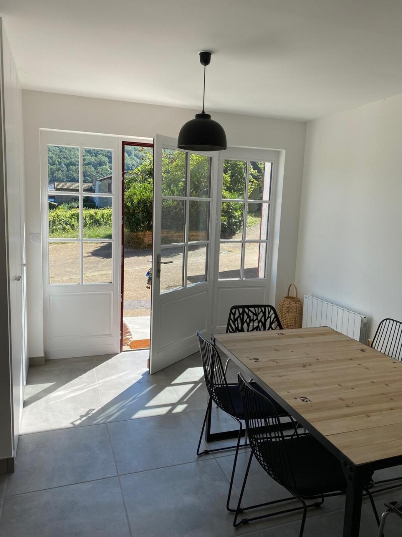 Ferienwohnung Les Hirondelles De Fuiss Fuissé Exterior foto