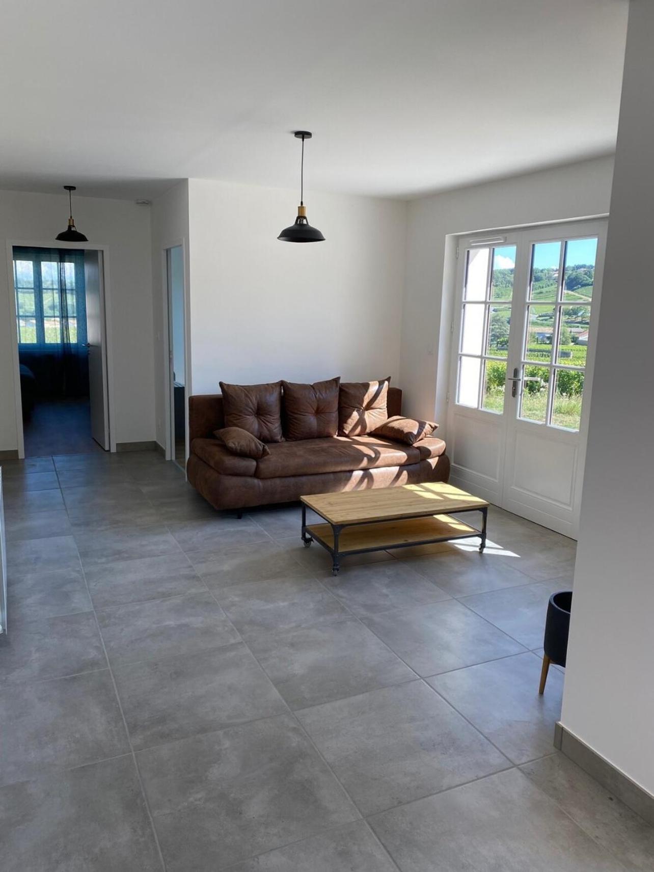 Ferienwohnung Les Hirondelles De Fuiss Fuissé Exterior foto